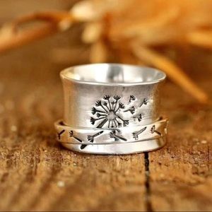 Beautiful Dandelion Ring - Sizes 6 to 10